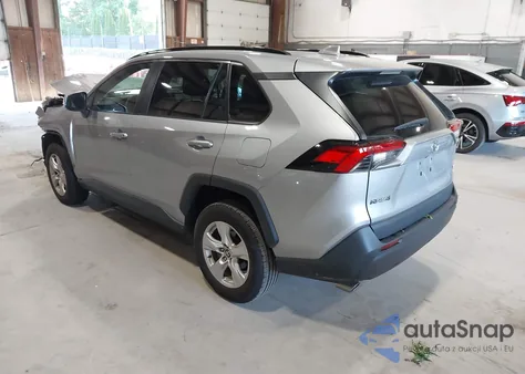 2021 Toyota Rav4 Xle z USA, uszkodzony, nr VIN 2T3P1RFV5MC180890